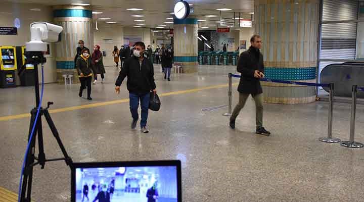 İstanbul'da ateşi olan hastalar metroya binemeyecek