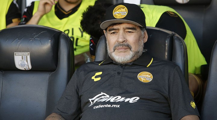 Maradona, kulübünden maaşının kesilmesini talep etti