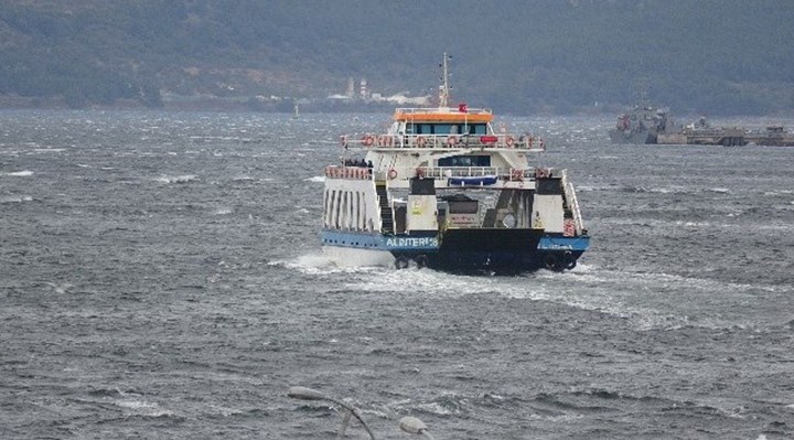 Bozcaada'ya tüm feribot seferleri iptal edildi