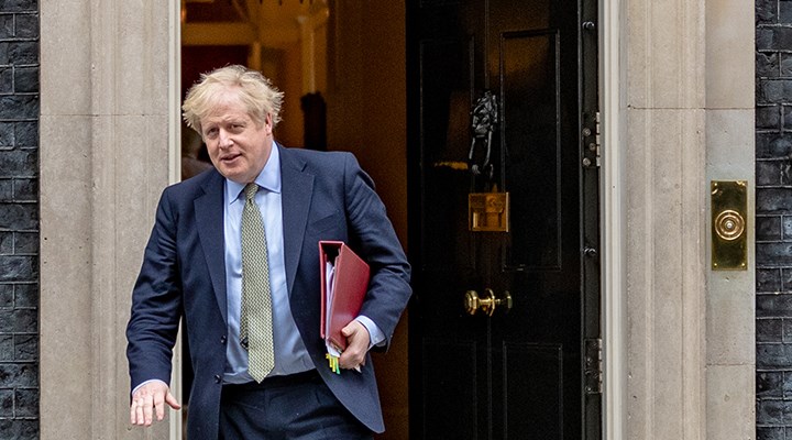Koronavirüse yakalanan İngiltere Başbakanı Johnson hastaneye kaldırıldı
