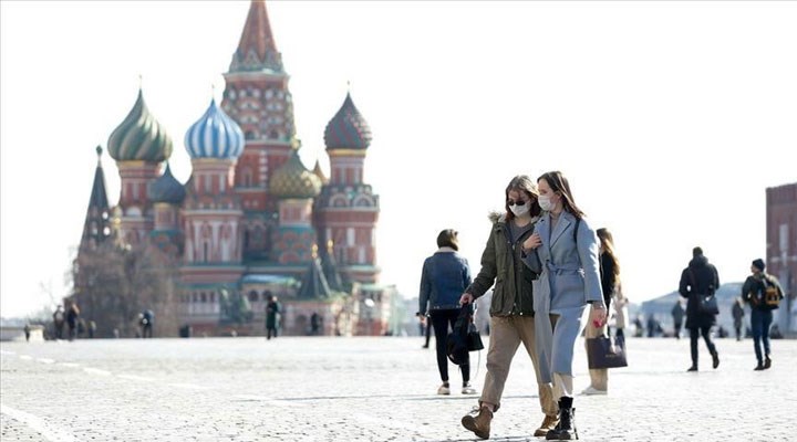 Rusya'da 3 papazda koronavirüs çıktı, kiliseye gidenler uyarıldı