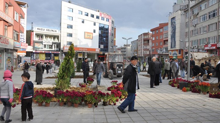 Esenler Dörtyol Meydanı ile Davutpaşa Caddesi yaya trafiğine kapatıldı