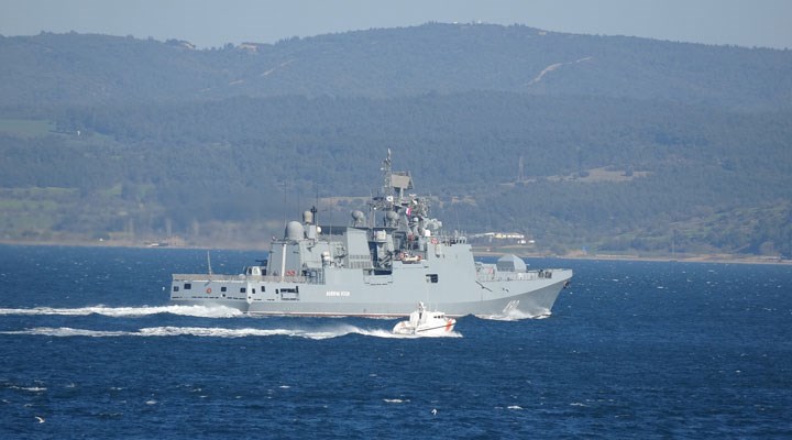 Rus savaş gemileri Çanakkale Boğazı'ndan geçti