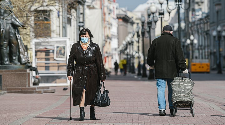 Avusturya'da maske takmayanlara para cezası uygulanacak