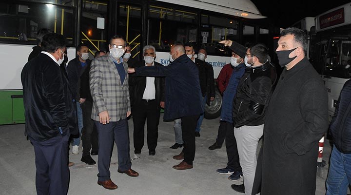 Kayseri'de halk otobüs şoförleri  yol kapatıp eylem yaptı
