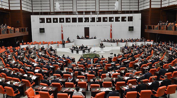 AKP'den 15 maddelik yeni ekonomi paketi: Patronlara 3 ay ücretsiz izin fırsatı!