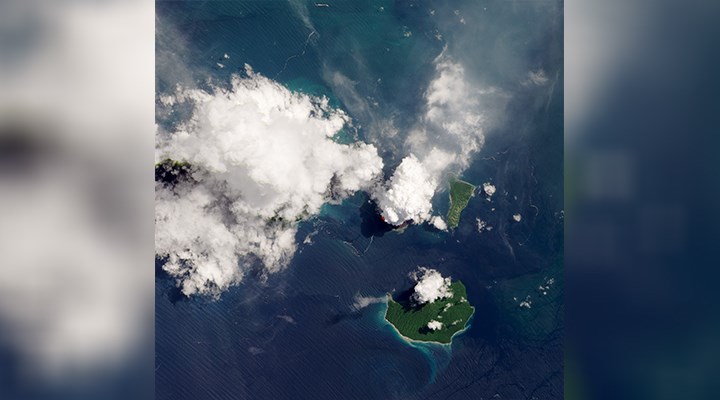 Harekete geçen Krakatoa Yanardağı uzaydan görüntülendi