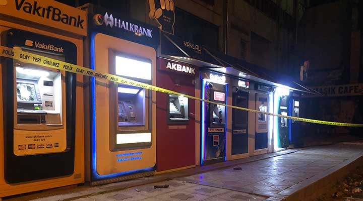 Miras yüzünden babasına kızan kadın, çekiçle ATM’leri parçaladı