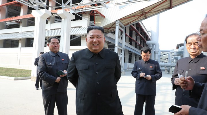 Uzun süre sonra kamuoyu önüne çıkan Kuzey Kore liderinin fotoğrafları yayınlandı