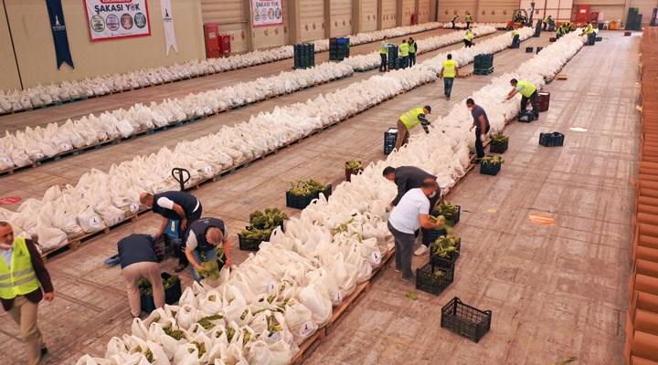 İzmir’de 85 bin gıda kolisi dağıtıldı