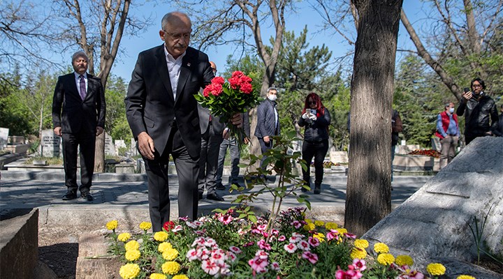 Kılıçdaroğlu, 'Üç Fidan'ın mezarlarını ziyaret etti