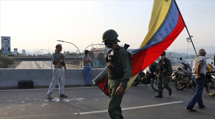 Venezuela'daki darbe girişiminde 3 gözaltı daha
