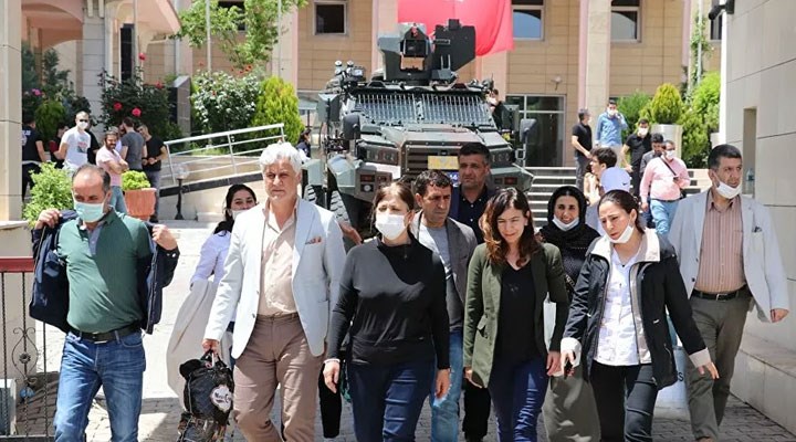 Gözaltına alınan HDP'li 3 belediye başkanı adli kontrolle serbest bırakıldı