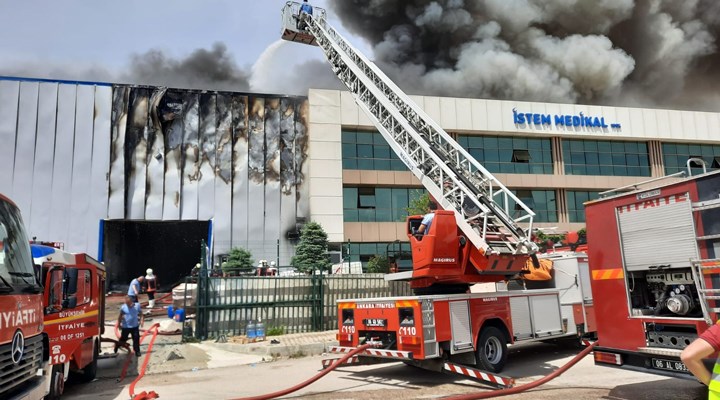 Sincan'da medikal malzeme fabrikası deposunda yangın çıktı