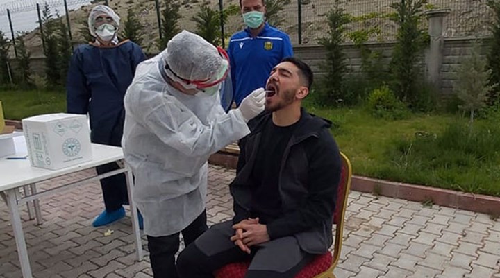 Yeni Malatyaspor'da 1 futbolcu ile 1 çalışanda koronavirüs tespit edildi