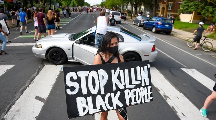 ABD'de George Floyd'un polis tarafından öldürülmesine tepki: 'Siyah insanları öldürmeyi bırakın'