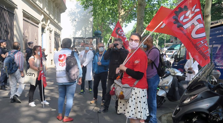 Fransa'da hemşire ve hasta bakıcıları protesto düzenledi