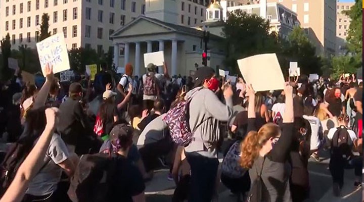 ABD'de protestocu 2 öğrenciye elektroşok veren polisler açığa alındı