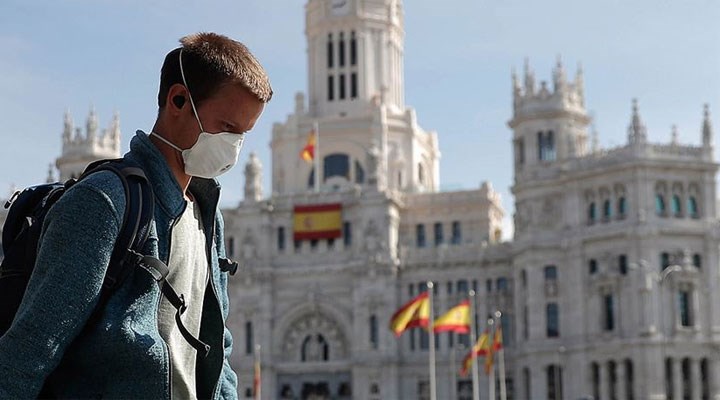 İspanya'da salgın kalıcı olarak sona erene kadar maske takmak zorunlu olacak