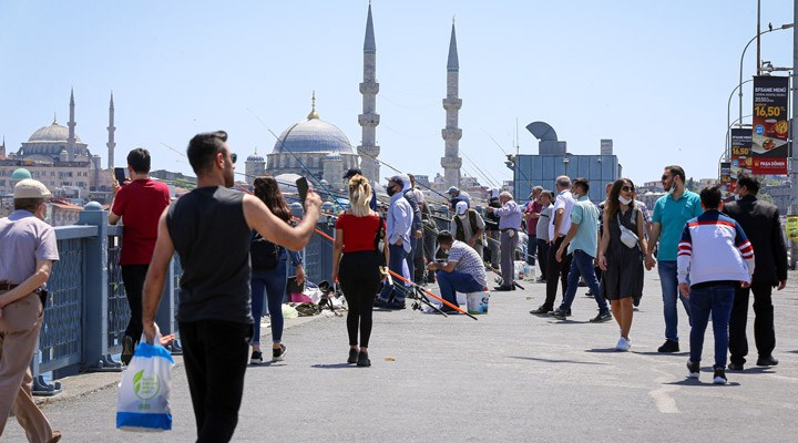 Türkiye'de günlük vaka sayısı yükselişe geçti: Bilim insanlarından kritik uyarılar