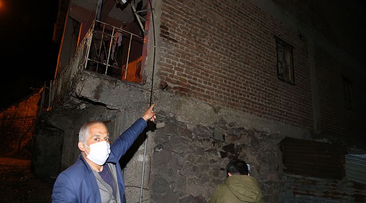 Depremin ardından Erzurum’da bazı evlerde hasar oluştu