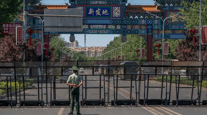 Pekin'de Covid-19 vakaları arttı: Gıda pazarının çevresi karantinaya alındı