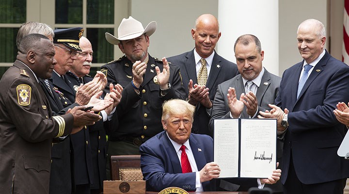 ABD Başkanı Trump, 'polis reformu' kararnamesini imzaladı: Kararnamede ne var?