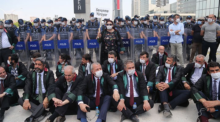 ‘Savunma yürüyüşü’ne AKP iktidarından barikat: Yargı tarihinde kara gün