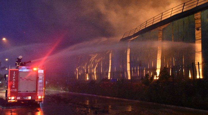 Adana’da bir nişasta fabrikasında yangın çıktı