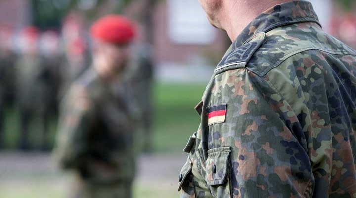 Almanya’da ırkçı bir askerin 17 isimlik liste yaptığı ortaya çıktı!