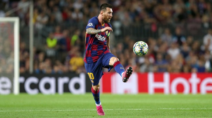 Lionel Messi kariyerinin 700. golünü attı