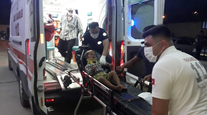 Adana’da devrilen bir sepetli motosiklette biri çocuk 4 kişi yaralandı