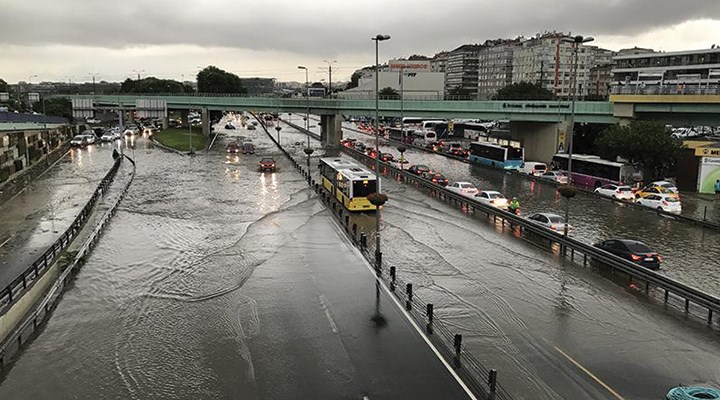 Meteoroloji ve AKOM'dan İstanbul için sağanak uyarısı