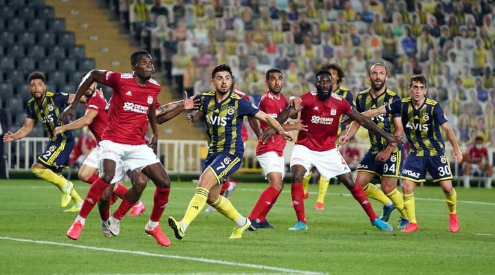 Fenerbahçe, Sivasspor’a 2-1 yenildi