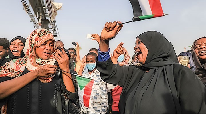 Sudan’da kadınlar kazandı