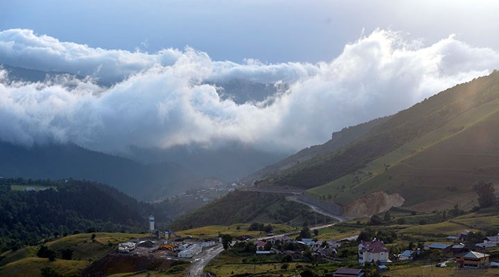 Ardahan ve Arvtin'de yoğun sis görsel şölene dönüştü