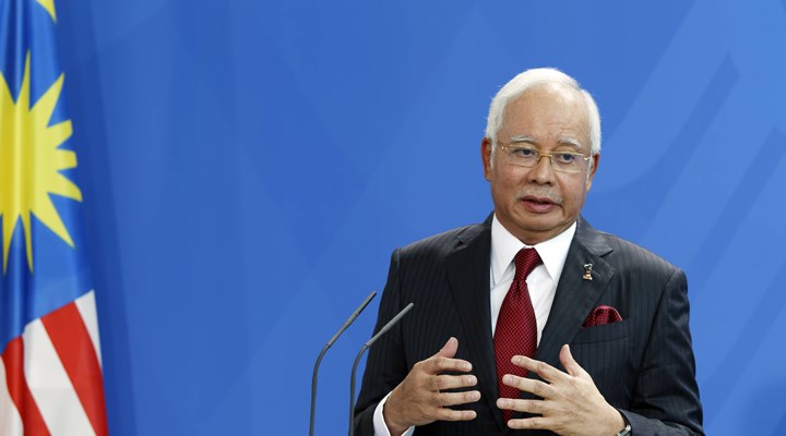 Eski Malezya Başbakanı, yargılandığı yolsuzluk davasında suçlu bulundu