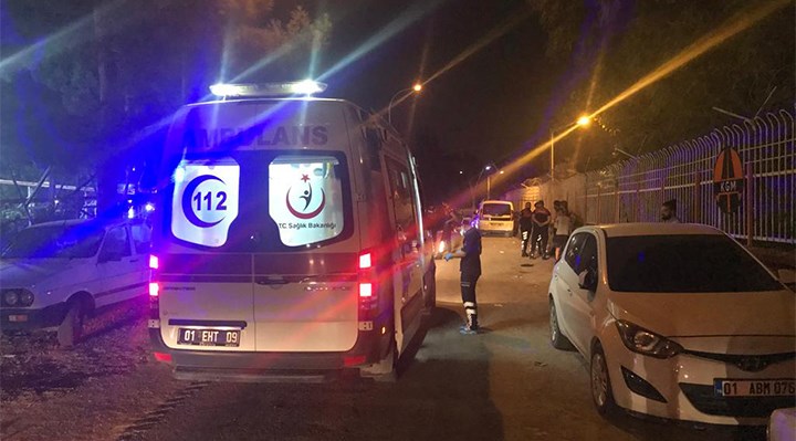 Adana'da çarpışan otoya binenler arasında 'bana çok çarptın' kavgası: 4 yaralı
