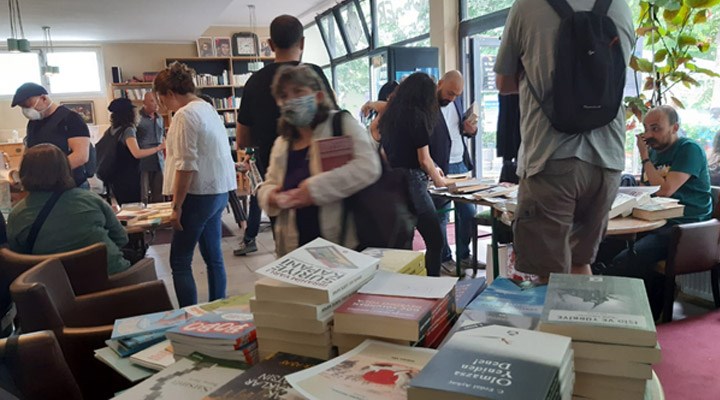 Kitapseverler Berlin'deki İkinci El Kitap Pazarı'nda buluştu