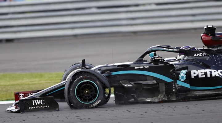 Üst üste üçüncü zafer: Lewis Hamilton patlak lastikle kazandı
