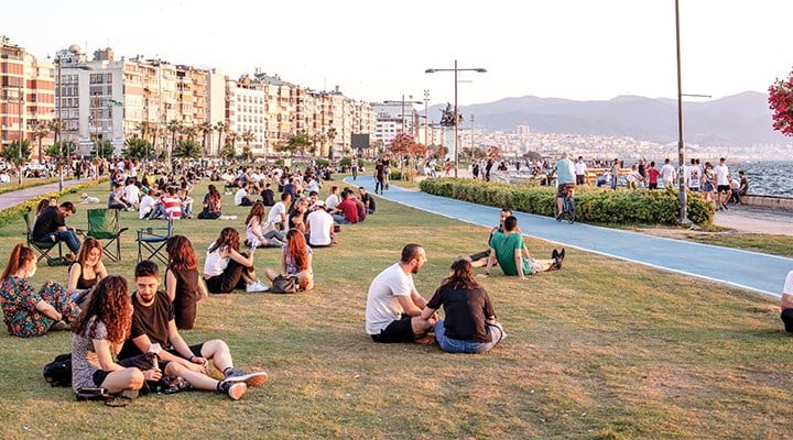 İzmir’de belediyeler gençler için neler yapıyor?
