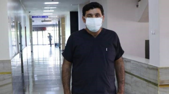 Covid-19'u yenerek görevine dönen sağlık çalışanı, hasta yakını tarafından darp edildi