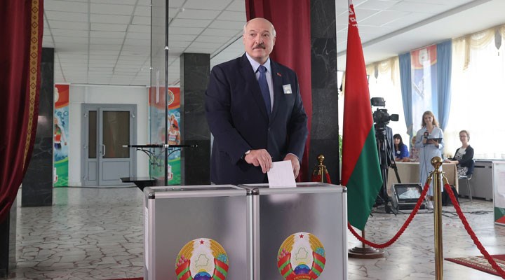 Belarus’ta sandık çıkış anketi sonuçları belli oldu: Çeyrek asırdır ülkeyi yöneten Lukaşenko büyük farkla önde