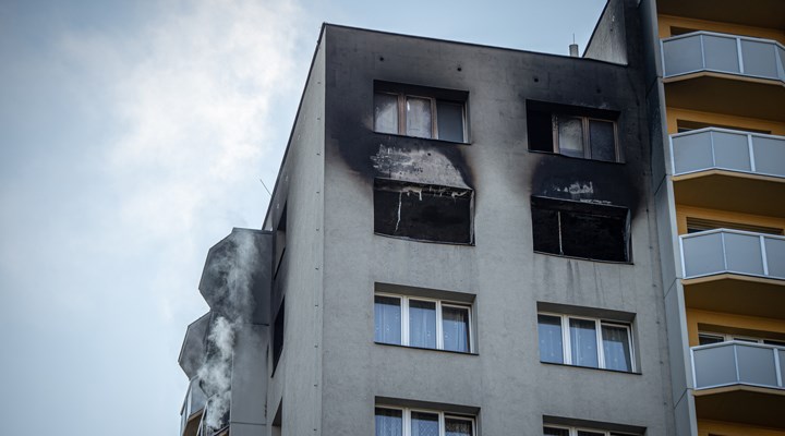 Çekya’da bir apartmanda çıkan yangında 11 kişi yaşamını yitirdi
