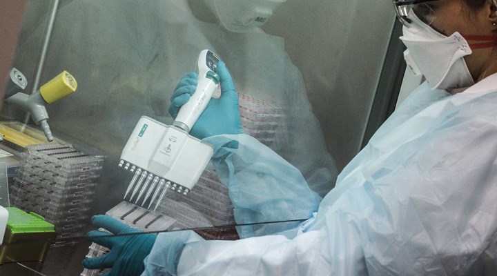 Putin duyurdu: Koronavirüse karşı geliştirilen ilk aşı tescil edildi