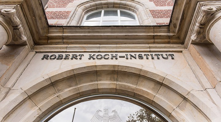 Robert Koch Enstitüsü'nden aşı özrü