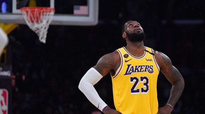 Lakers ve Bucks, play-off'lara yenilgiyle başladı