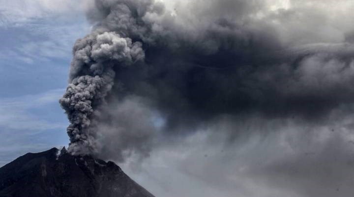 Sinabung Yanardağı’nda 3 kez patlama yaşandı