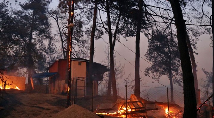 Adana'da orman yangını sürüyor: 6 köy ve 800 hane boşaltıldı