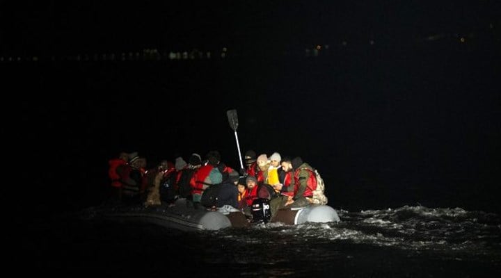 Herke adası açıklarında batan bottan 92 sığınmacı kurtarıldı
